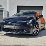 Toyota Corolla 1,8 Hybride 122 ch Design — vue trois-quarts avant opposée