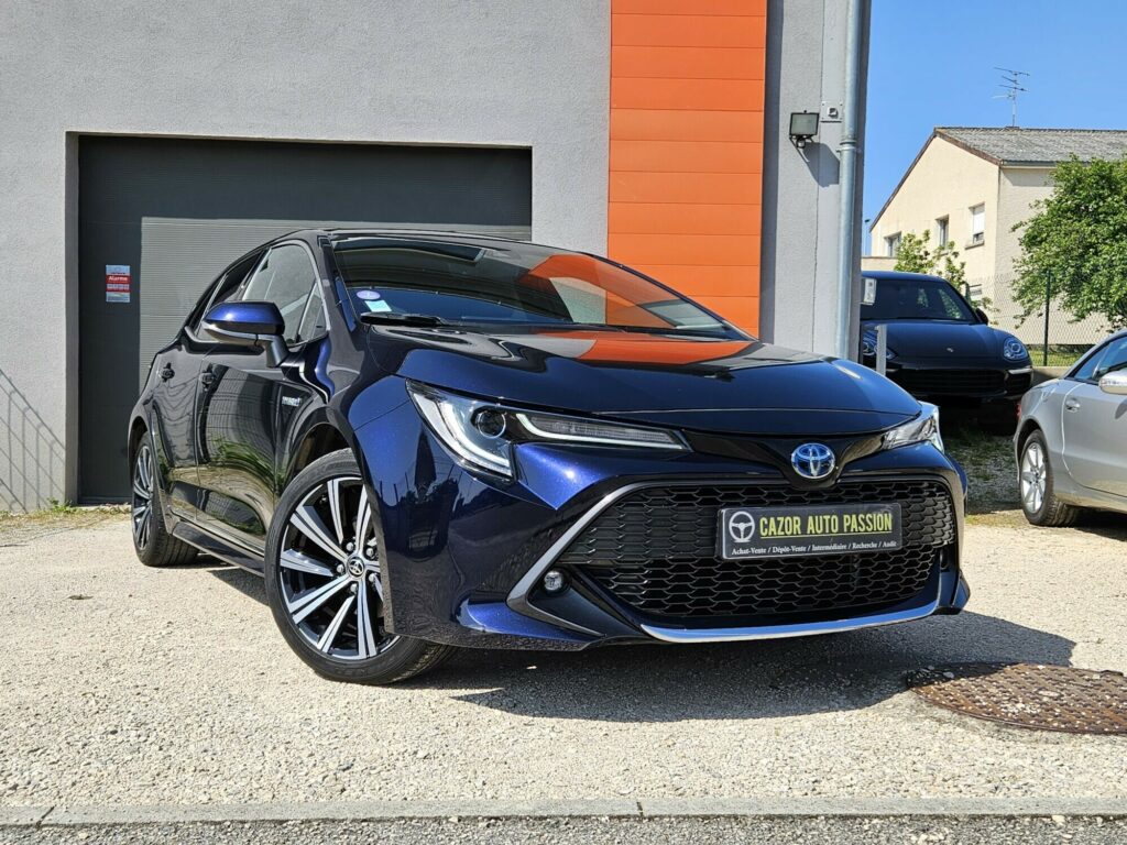 Toyota Corolla 1,8 Hybride 122 ch Design — vue trois-quarts avant