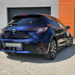 Toyota Corolla 1,8 Hybride 122 ch Design — vue trois-quarts arrière opposée
