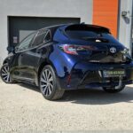 Toyota Corolla 1,8 Hybride 122 ch Design — vue trois-quarts arrière