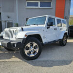 Jeep Wrangler Unlimited Sahara V6 3.6 285 ch Pentastar BVA — vue trois-quarts avant opposée