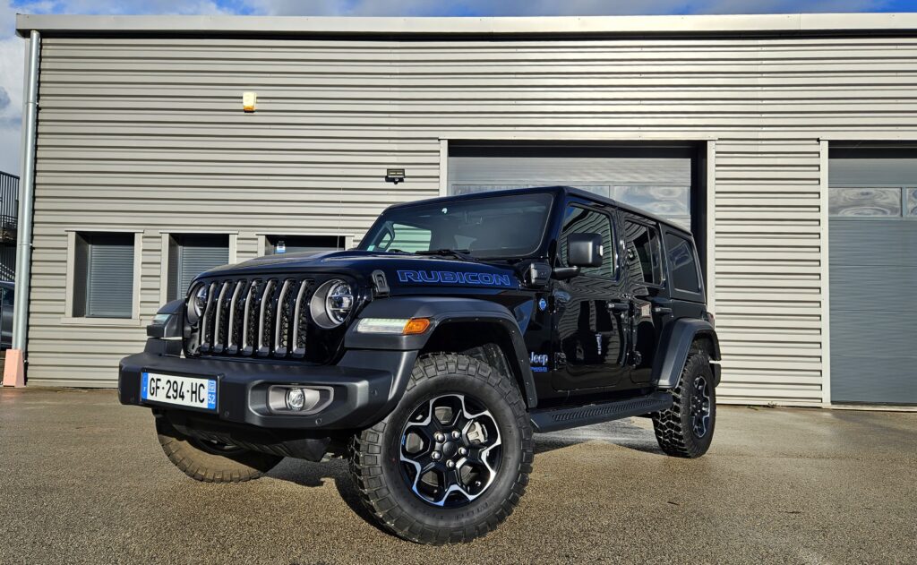 Jeep Wrangler Unlimited Rubicon 4xe 2.0 T 380 ch PHEV BVA8 — vue trois-quarts avant