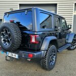 Jeep Wrangler Unlimited Rubicon 4xe 2.0 T 380 ch PHEV BVA8 — vue trois-quarts arrière