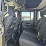 Jeep Wrangler Unlimited Rubicon 4xe 2.0 T 380 ch PHEV BVA8 — places arrière