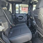 Jeep Wrangler Unlimited Rubicon 4xe 2.0 T 380 ch PHEV BVA8 — banquette arrière