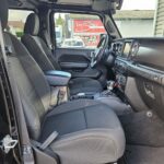 Jeep Wrangler Unlimited Rubicon 4xe 2.0 T 380 ch PHEV BVA8 — sièges avant