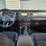 Jeep Wrangler Unlimited Rubicon 4xe 2.0 T 380 ch PHEV BVA8 — tableau de bord et console