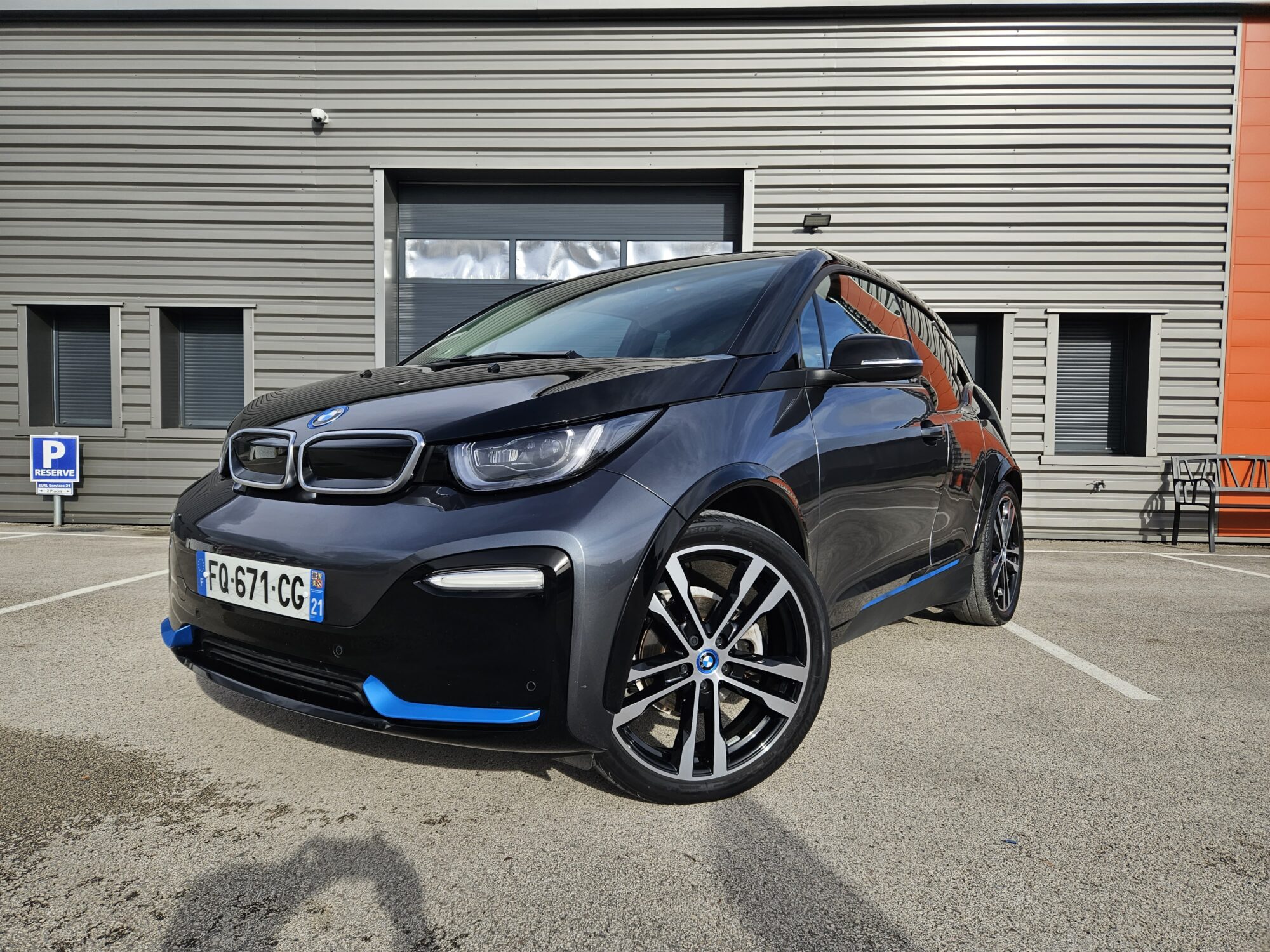 BMW i3S 184 ch 120 Ah iLife Atelier — vue trois-quarts avant