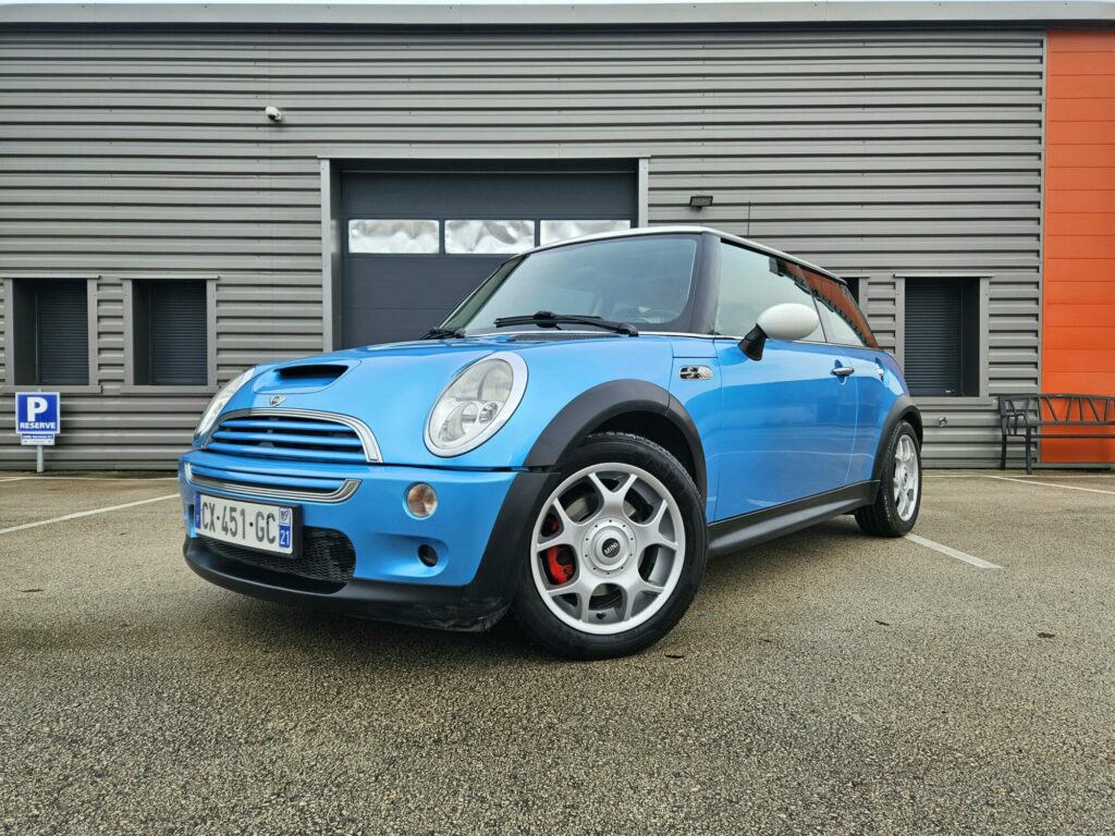 Mini Cooper S 163 ch — vue trois-quarts avant