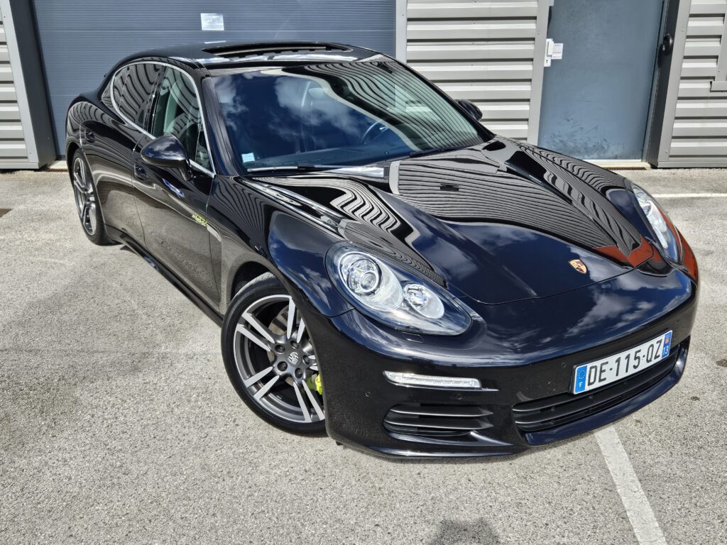 Porsche Panamera S Hybrid V6 3.0 416 ch — vue trois-quarts avant