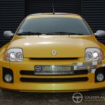 Renault Clio II V6 RS — vue de face rapprochée