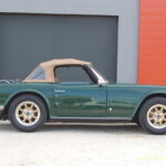 Triumph TR6 2.5 125 ch — double carburateur, overdrive — profil