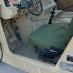 AM General Humvee M-1038 — Cargo / Transport de troupes — siège conducteur