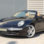 Porsche 911 type 997 Carrera 2 Cabriolet 3.6 325 ch BVM6 — vue trois-quarts avant opposée