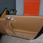 Porsche 911 type 997 Carrera 2 Cabriolet 3.6 325 ch BVM6 — contre-porte passager