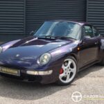 Porsche 911 type 993 Carrera 4S — Viola Metallic — vue trois-quarts avant