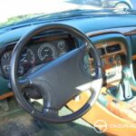 Aston Martin DB7 Vantage 2001 — poste de conduite