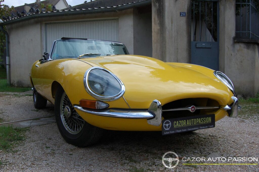 Jaguar Type E Série 2 4.2 L — vue trois-quarts avant