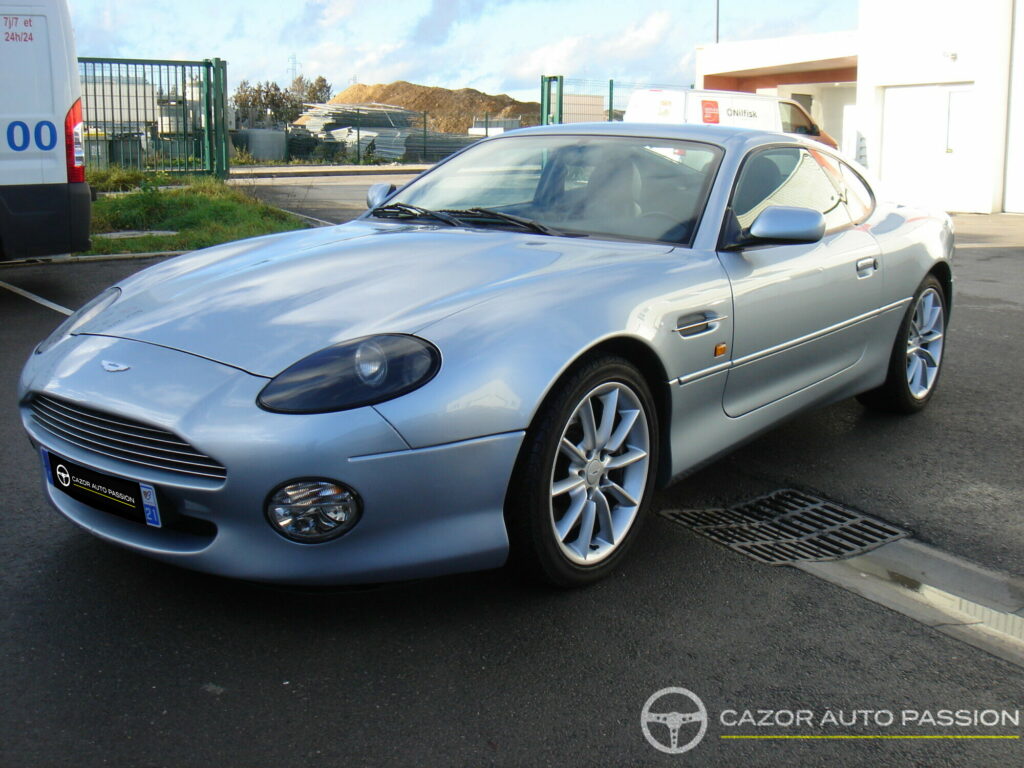 Aston Martin DB7 Vantage — vue trois-quarts avant